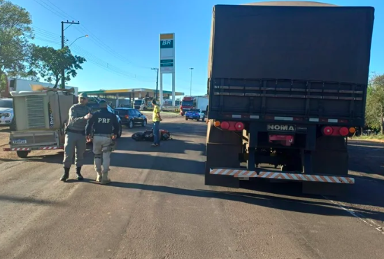 Motociclista morre após ser atropelado por caminhão na BR-386