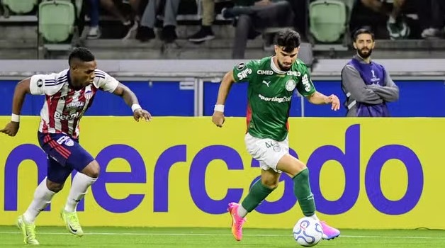 Palmeiras goleia Junior Barranquilla e vai às oitavas da Libertadores