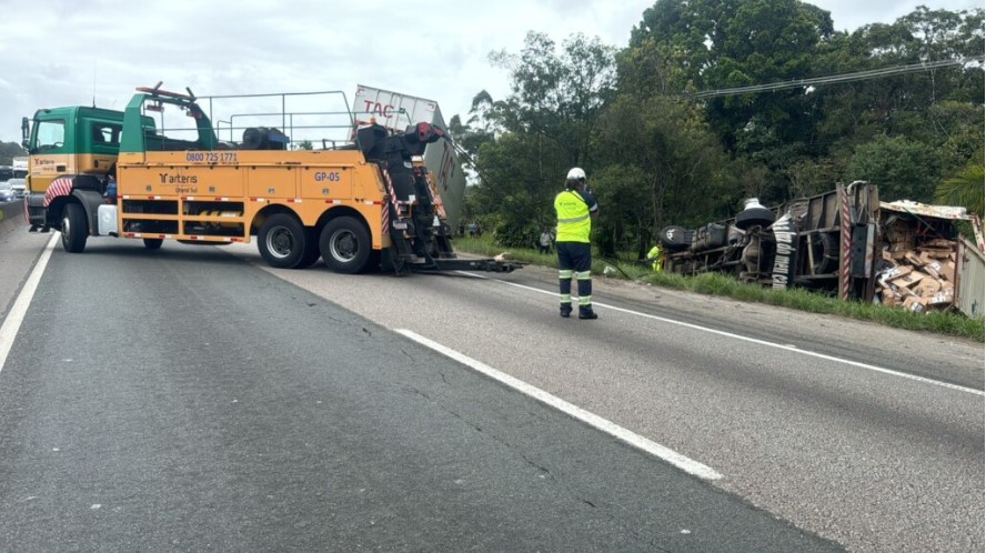 Acidente fatal em SC: Motorista é atropelado pelo próprio caminhão