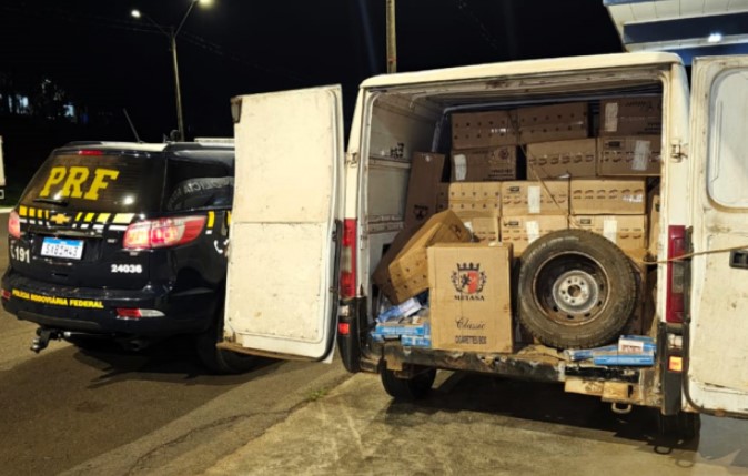 Fuga em alta velocidade acaba em apreensão de 40 mil maços de cigarros contrabandeados