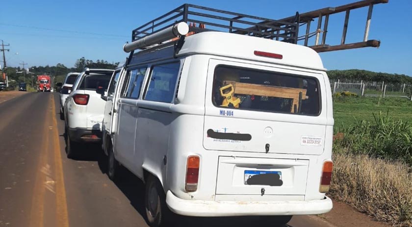 Engavetamento entre quatro quatro carros deixa pessoa ferida na SC 163