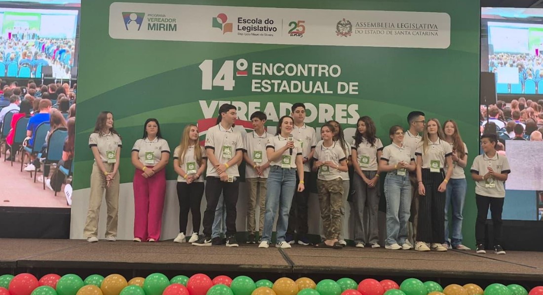 Jovens Parlamentares de São Miguel do Oeste se destacam em encontro estadual