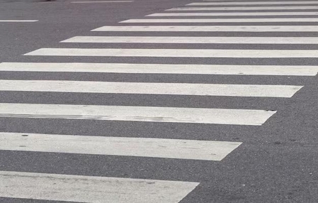 Criança de 9 anos é atropelada na faixa de pedestre no Oeste