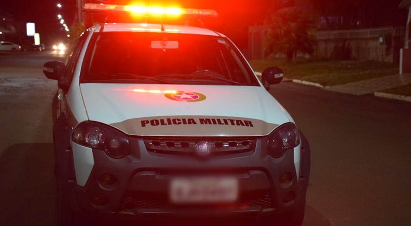 Mulher chama polícia para ajudar amiga que era agredida pelo namorado por ciúmes
