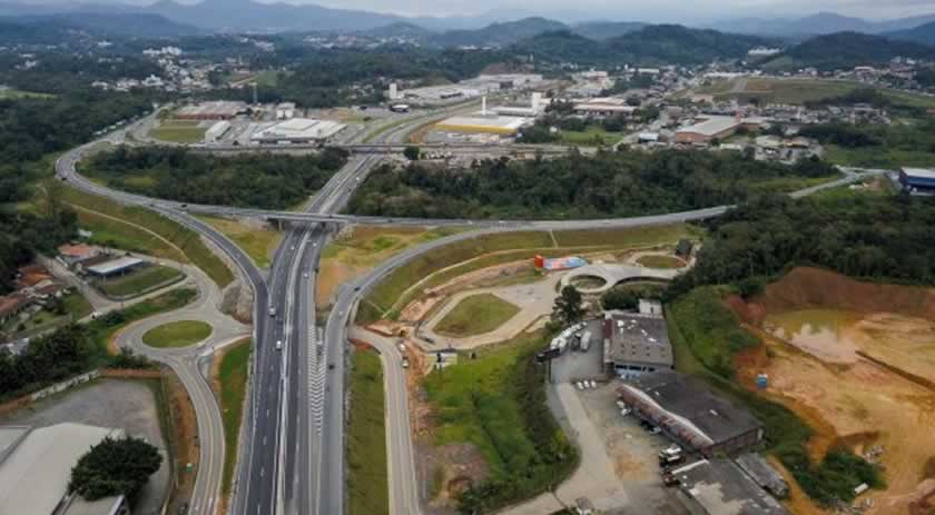 Governador sanciona leis que injetam mais R$ 115 milhões em BRs