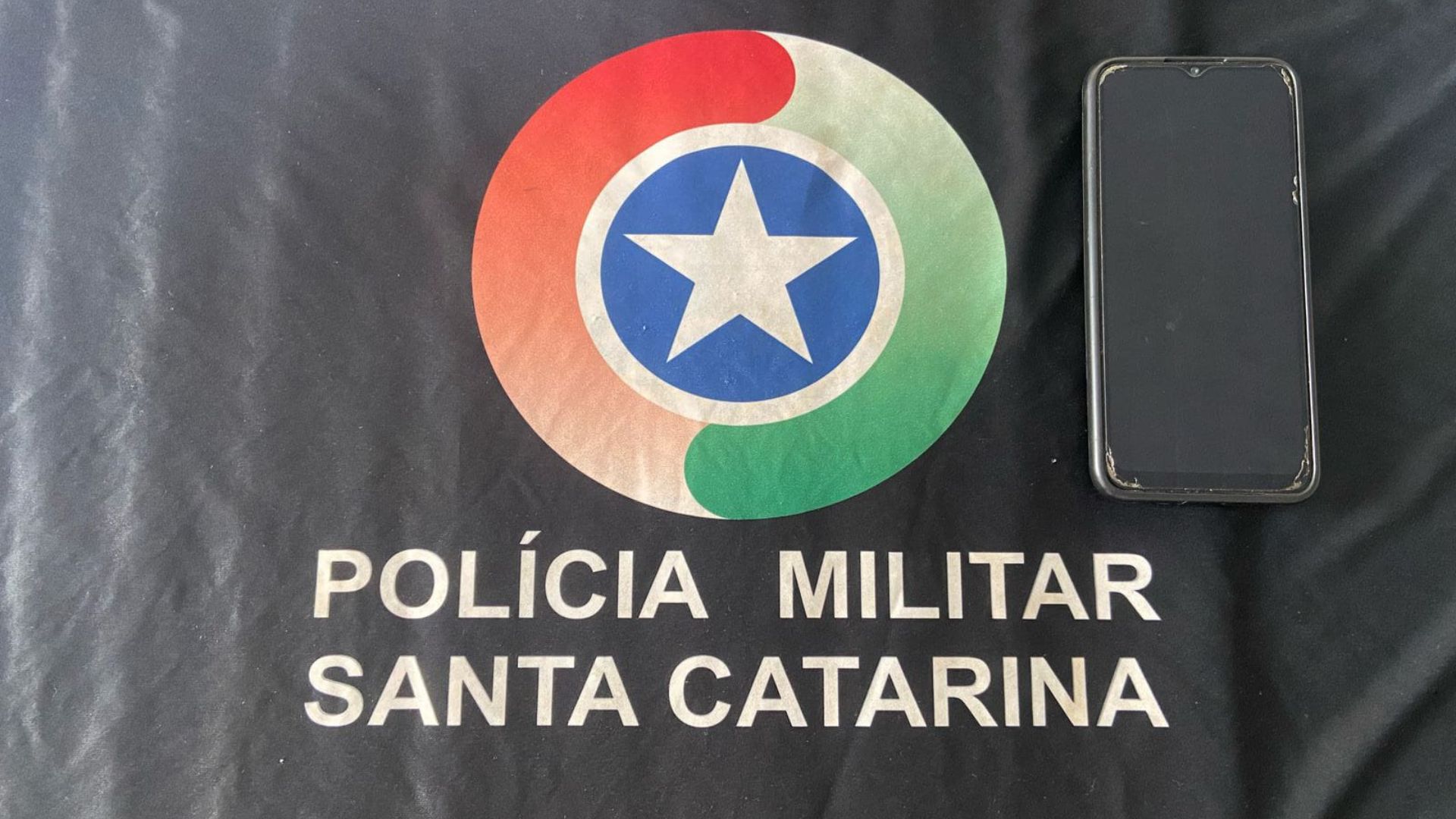 Mulher é presa em flagrante após furtar celular em mercado