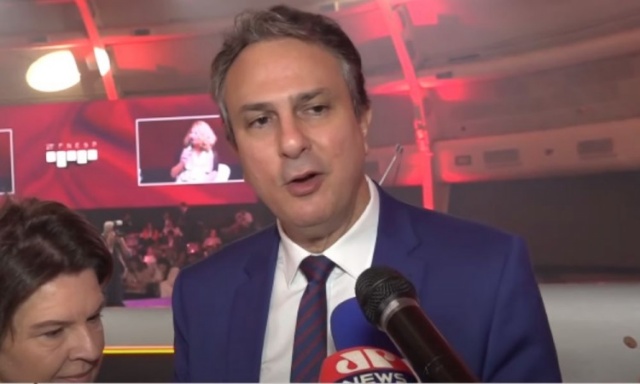 MEC estuda criar auxílio para estudantes de baixa renda no ensino médio, afirma ministro