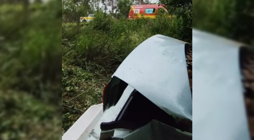 Mulher é encontrada morta embaixo de carro após capotamento em SC