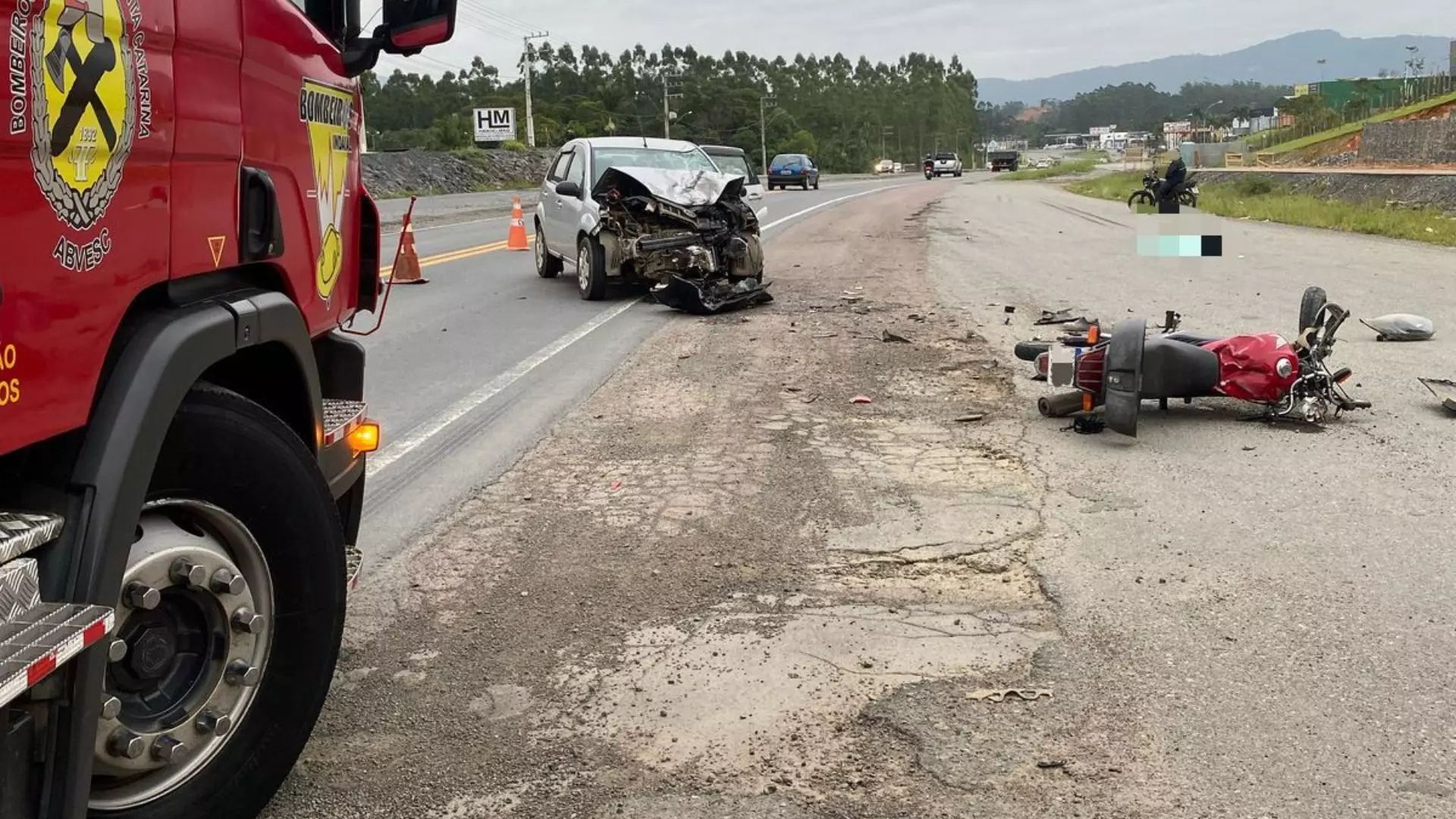 Batida violenta deixa motociclista morto em rodovia de SC