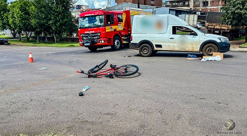 Ciclista fica ferido em colisão com picape no Bairro Jardim Peperi