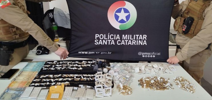 Homem é preso dentro do forro de shopping após furtar R$ 1 milhão em joias