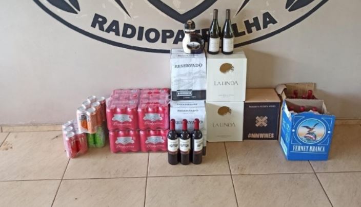 Polícia Militar de Maravilha apreende 121 garrafas de bebida alcoólica