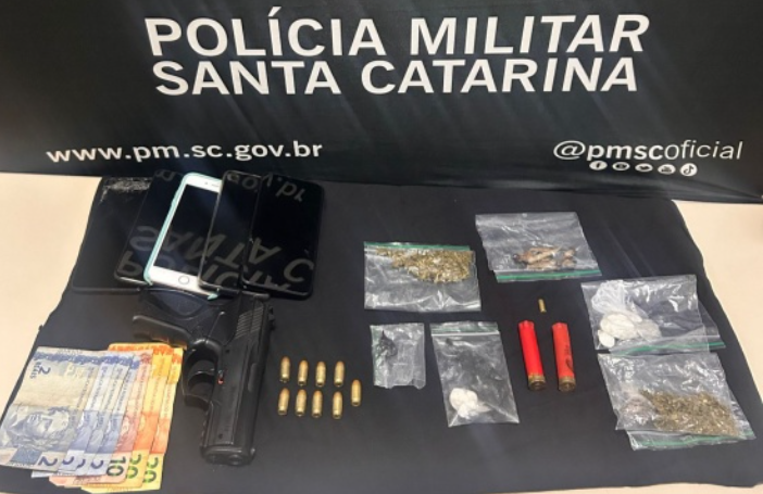 Três pessoas são presas pela PM pelos crimes de Tráfico de Drogas e Associação para o Tráfico