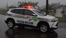 Motorista com CNH suspensa e sinais de embriaguez se recusa a fazer bafômetro após acidente