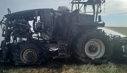 Máquina forrageira avaliada em mais de R$ 500 mil é destruída pelo fogo