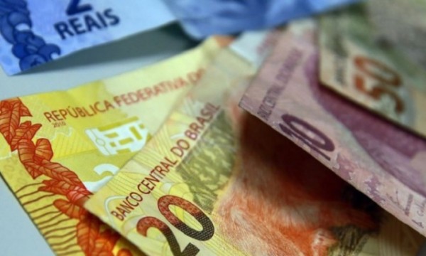 Lula assina decreto que eleva o salário mínimo para R$ 1.412