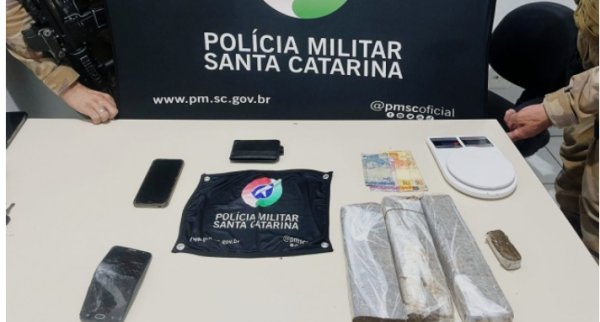 Polícia Militar prende dois homens por tráfico de drogas