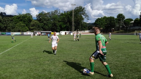 Ouro Verde sofre derrota na estreia do Campeonato Regional
