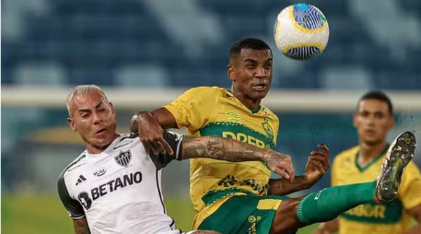 Atlético-MG vence Cuiabá e assume liderança provisória do Brasileirão