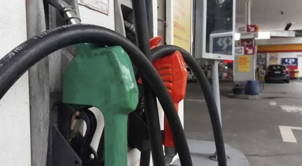 Petrobras anuncia redução de preço da gasolina para distribuidoras