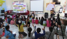 Estudantes participam de evento literário, no Dia Mundial do Livro