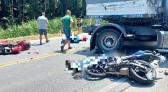 Violenta colisão entre motos e carreta deixa duas pessoas mortas em Santa Catarina