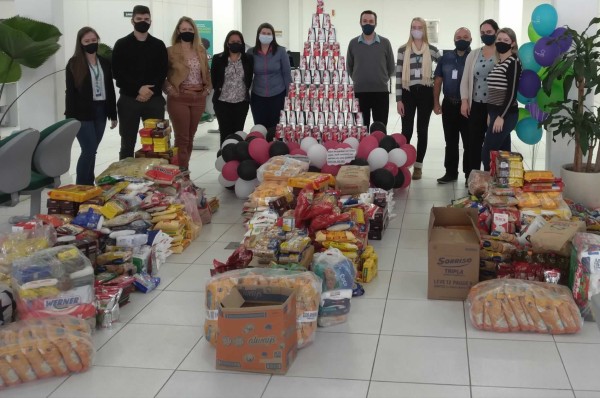 Sicoob São Miguel arrecada mais de 45 toneladas de alimentos no Dia C