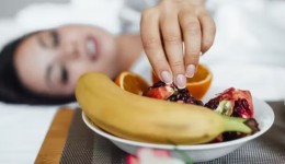 Chega de insônia: 10 alimentos que ajudam a ter um sono melhor