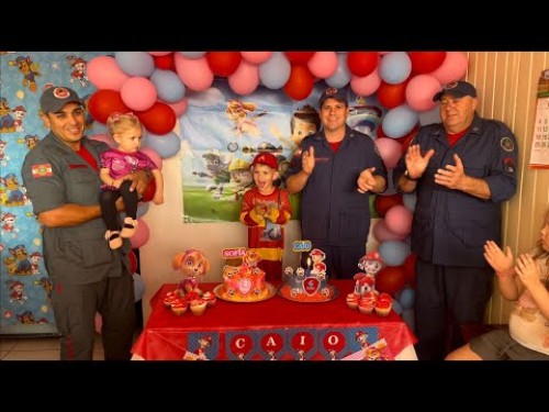 Corpo de Bombeiros faz surpresa em festa de aniversário de admirador, em São Miguel do Oeste