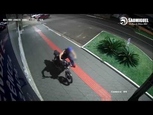 Câmeras de videmonitoramento flagram furto de motocicleta